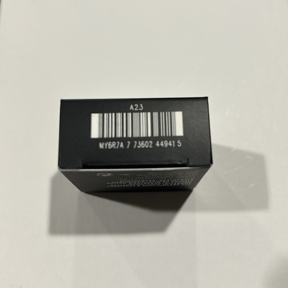 NWT MAC Cosmetics Satin Eye Shadow in Triennial Wave - Picture 5 of 5